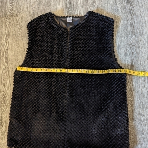 Woman's Black Faux Fur/Plush Vest- One Size - Picture 3 of 8